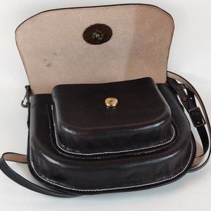 Bandolera de Cuero unisex de color negro, marca Nede, largo 23 cm,alto 14 y an 6